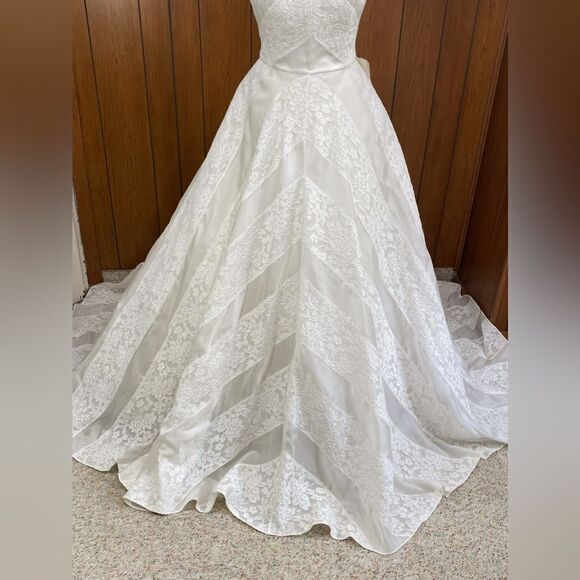 Carolina Herrera Bridal Hudson Lace Overlay Open-Back Silk Ballgown size 8 - Picture 5 of 12